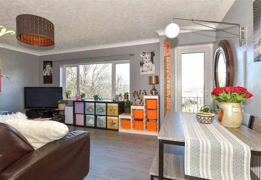 Lounge - Sunderland Close, Rochester, Kent - Wards of Kent