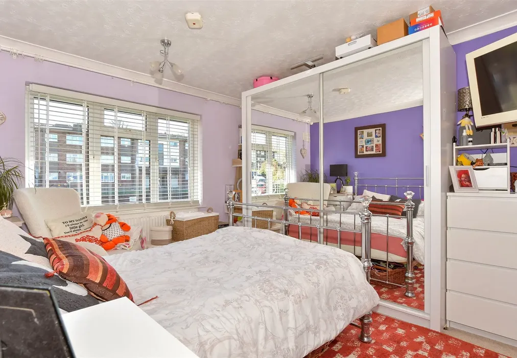 Bedroom 1 - Sunderland Close, Rochester, Kent - Wards of Kent