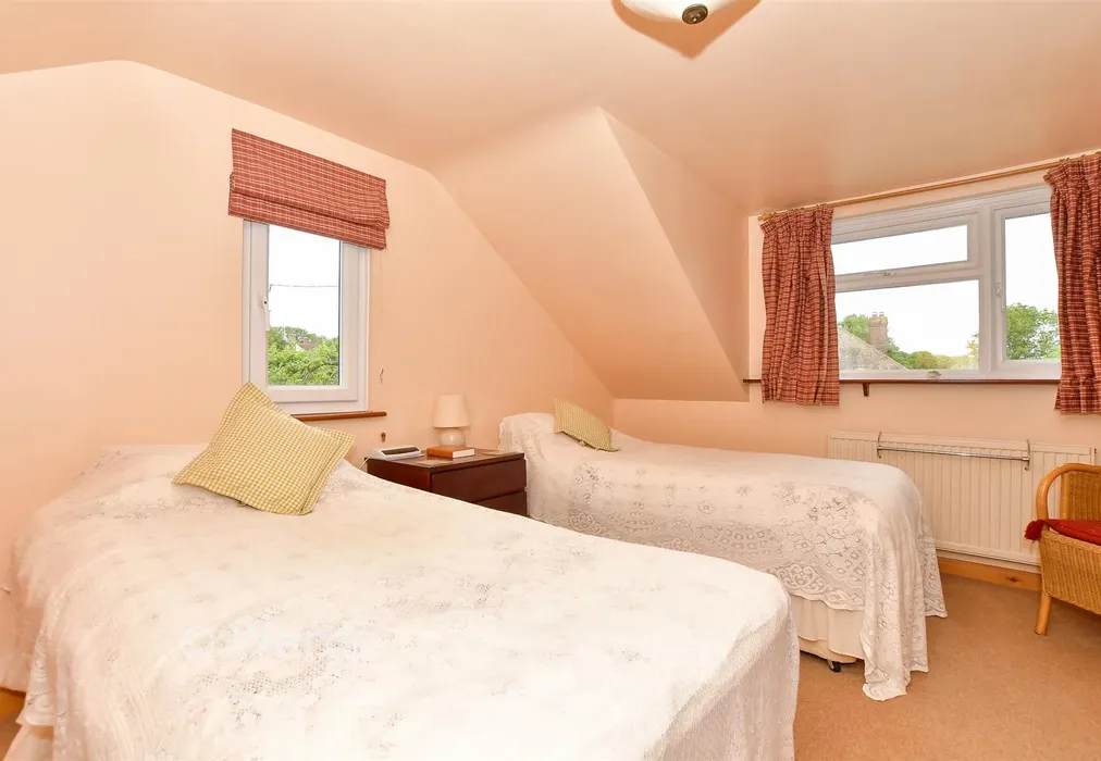 Bedroom 1 - The Green, Woodchurch, Ashford, Kent - Wards of Kent