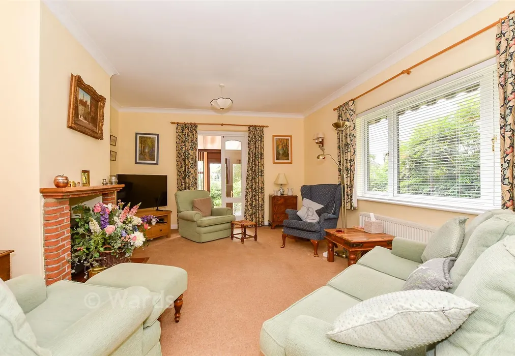 Lounge - The Green, Woodchurch, Ashford, Kent - Wards of Kent