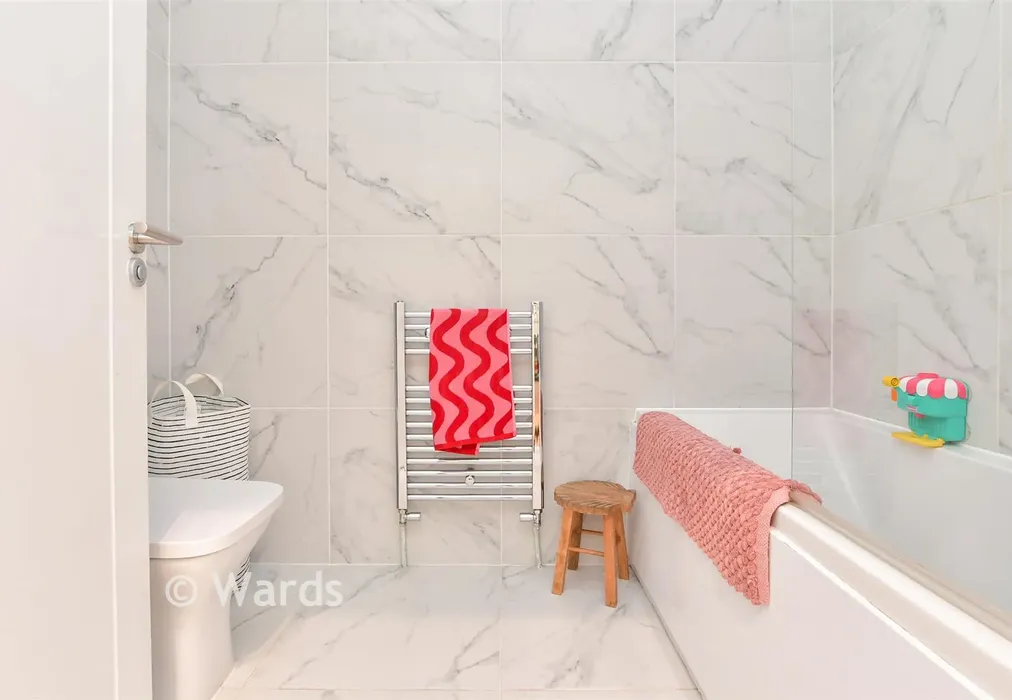 Bathroom - Wraik Hill, Whitstable, Kent - Wards of Kent