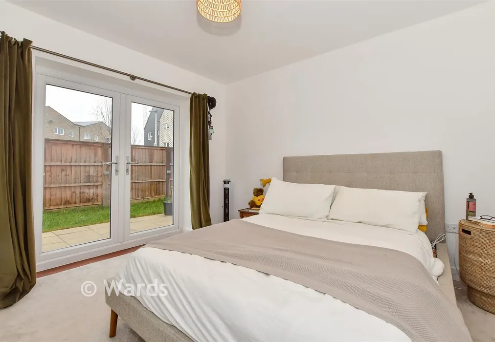 Bedroom 1 - Spritsail Way, Rochester, Kent - Wards of Kent