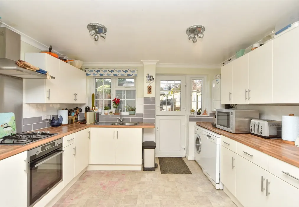 Kitchen - Horselees Road, Boughton-Under-Blean, Faversham, Kent - Wards of Kent