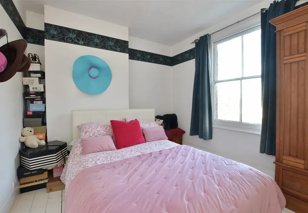 Bedroom 3 - Honey Lane, Waltham Abbey, Essex - Wards of Kent