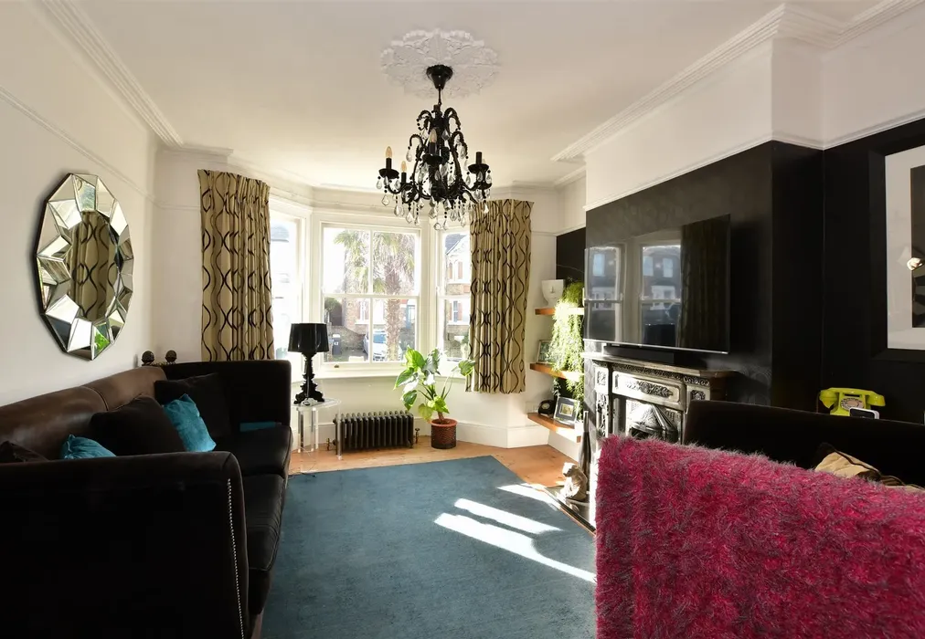 Lounge - Honey Lane, Waltham Abbey, Essex - Wards of Kent