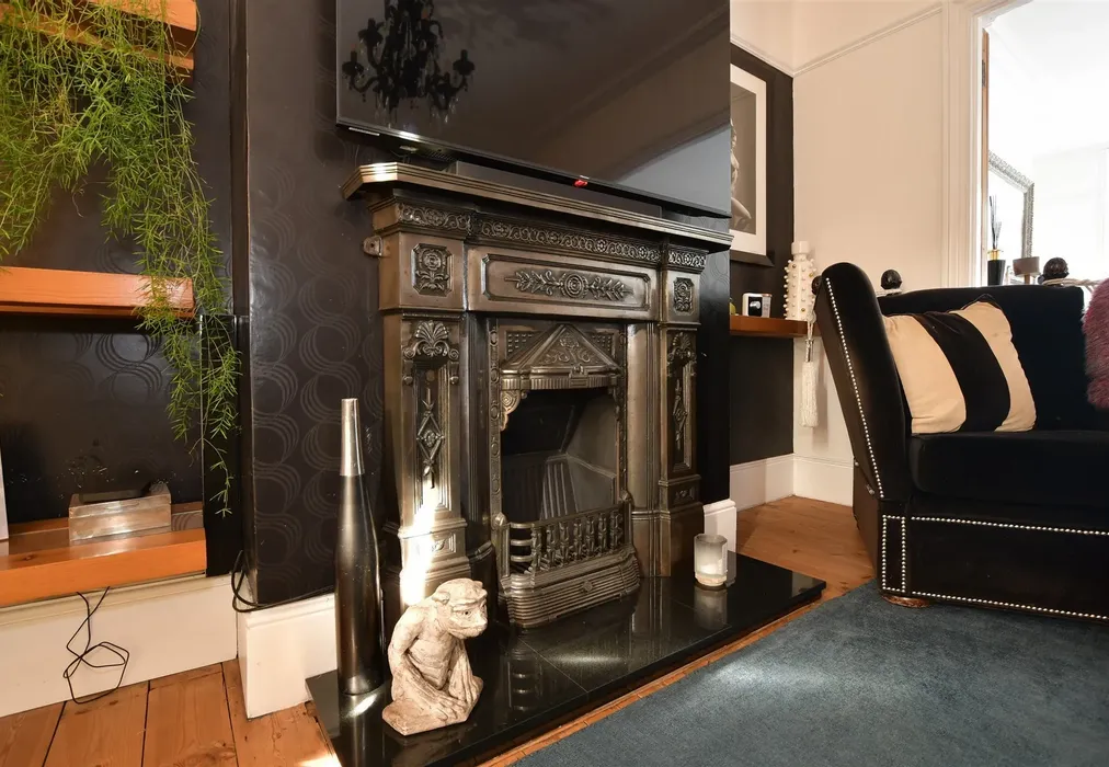 Internal Feature - Honey Lane, Waltham Abbey, Essex - Wards of Kent