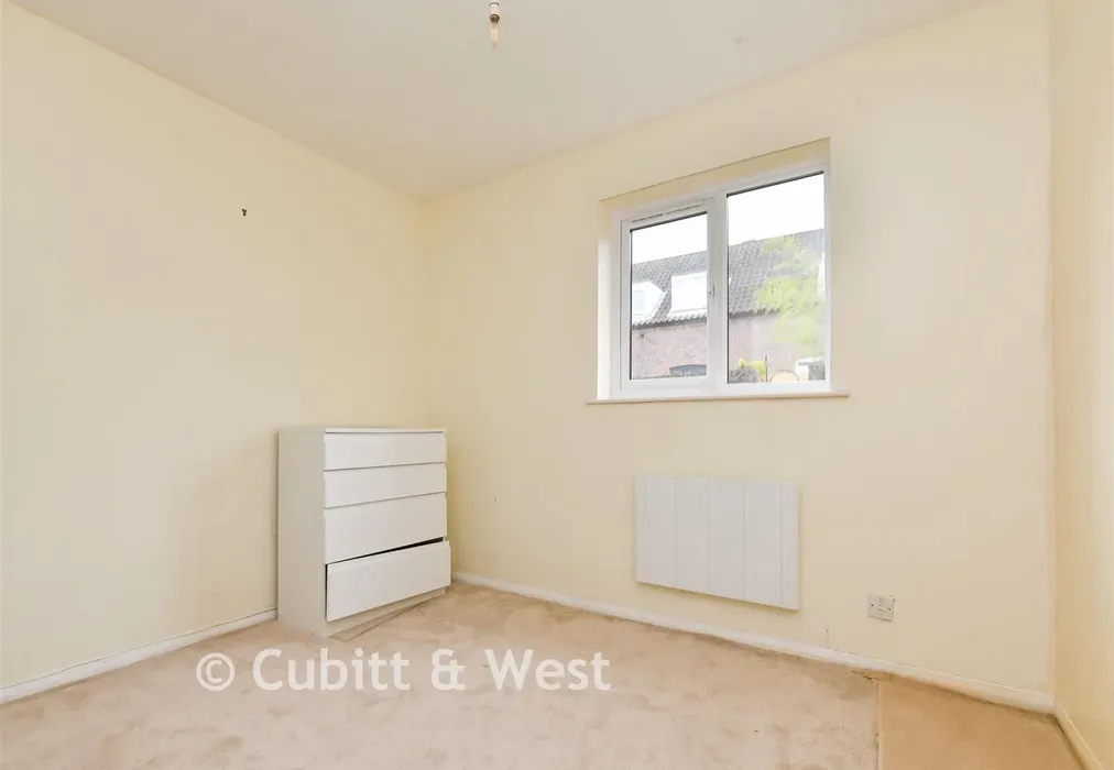 Bedroom - Killicks, Cranleigh, Surrey - Wards of Kent