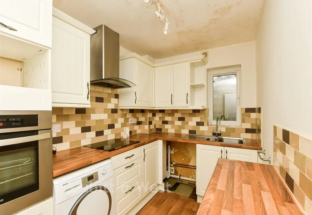 Kitchen - Killicks, Cranleigh, Surrey - Wards of Kent