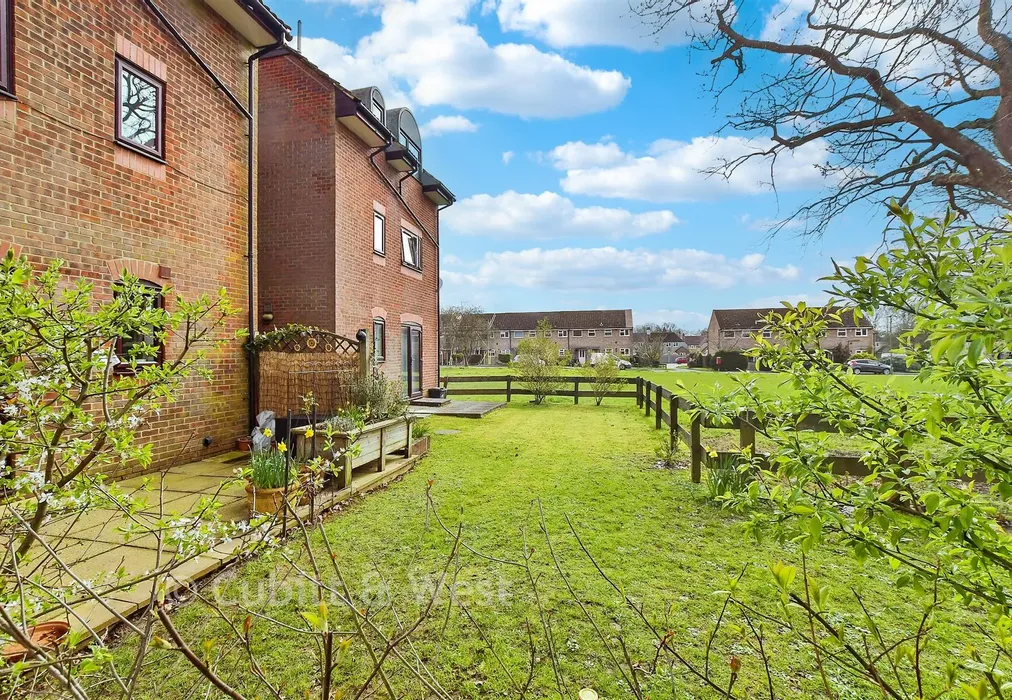 Communal Gardens - Killicks, Cranleigh, Surrey - Wards of Kent