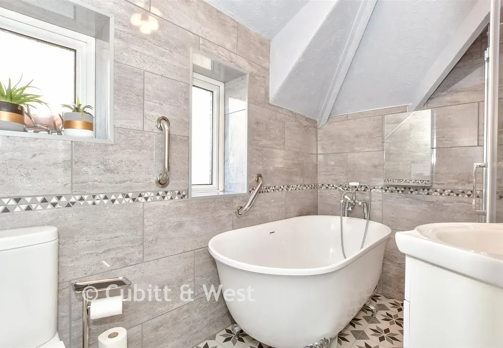 Bathroom - Minstead Road, Southsea, Hampshire - Wards of Kent
