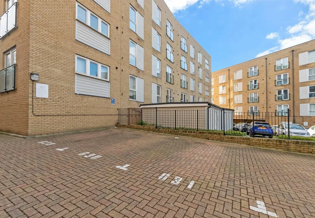 Driveway/Parking - Temple Hill, Dartford, Kent - Wards of Kent