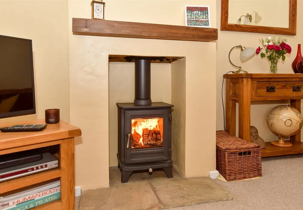 Internal Feature - School Road, Hothfield, Ashford, Kent - Wards of Kent