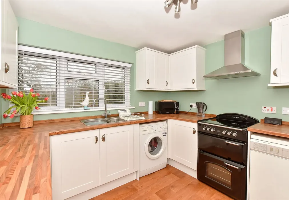 Kitchen - School Road, Hothfield, Ashford, Kent - Wards of Kent
