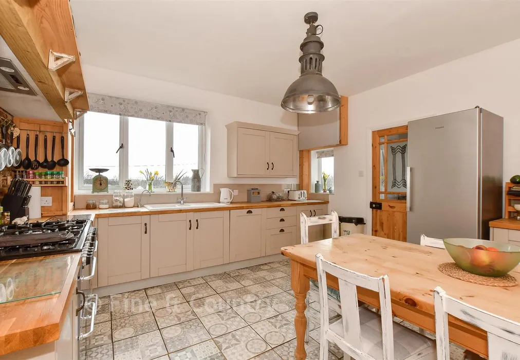 Kitchen/ Breakfast Room - Harbors Lake Lane, Newchurch, Sandown, Isle of Wight - Wards of Kent
