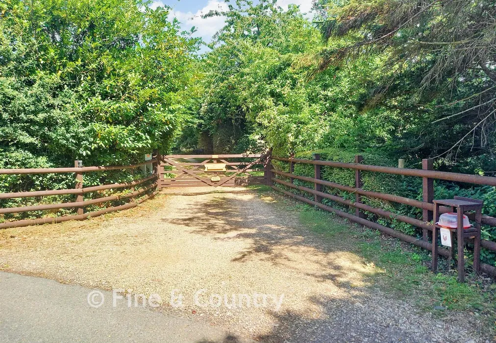 Driveway / Entrance - Harbors Lake Lane, Newchurch, Sandown, Isle of Wight - Wards of Kent