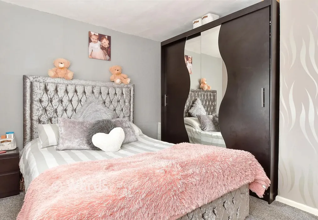 Bedroom 2 - Thatch Barn Road, Headcorn, Ashford, Kent - Wards of Kent