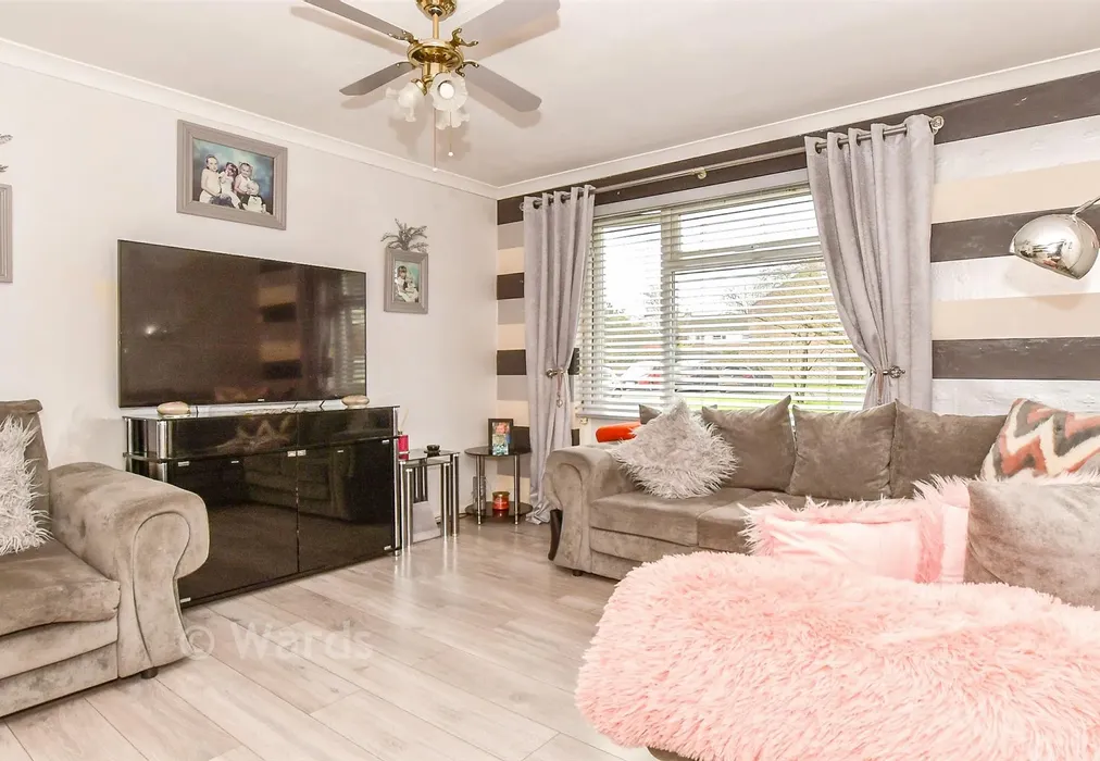 Lounge - Thatch Barn Road, Headcorn, Ashford, Kent - Wards of Kent