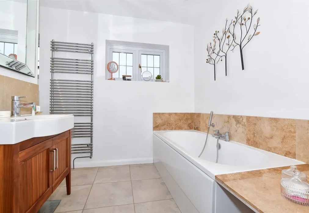 Bathroom - Argyle Road, Southborough, Tunbridge Wells, Kent - Wards of Kent