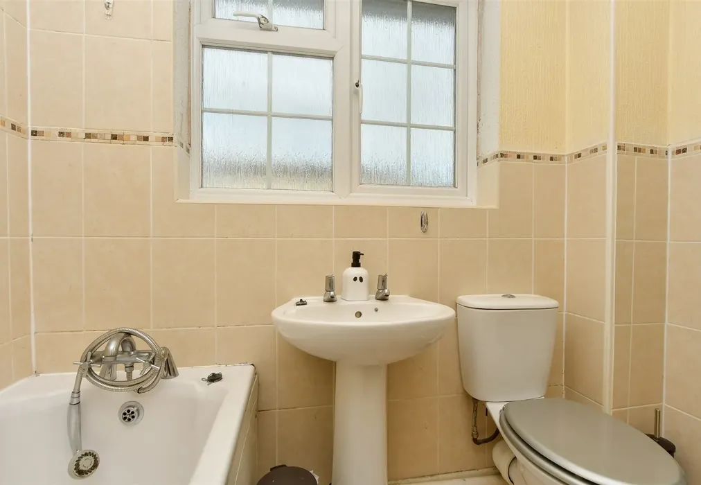 Bathroom - Mierscourt Road, Rainham, Gillingham, Kent - Wards of Kent