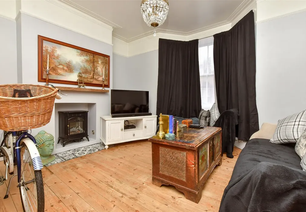 Lounge - Crosley Road, Gillingham, Kent - Wards of Kent