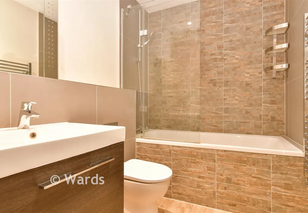 Bathroom - Western Terrace, Dartford, Kent - Wards of Kent