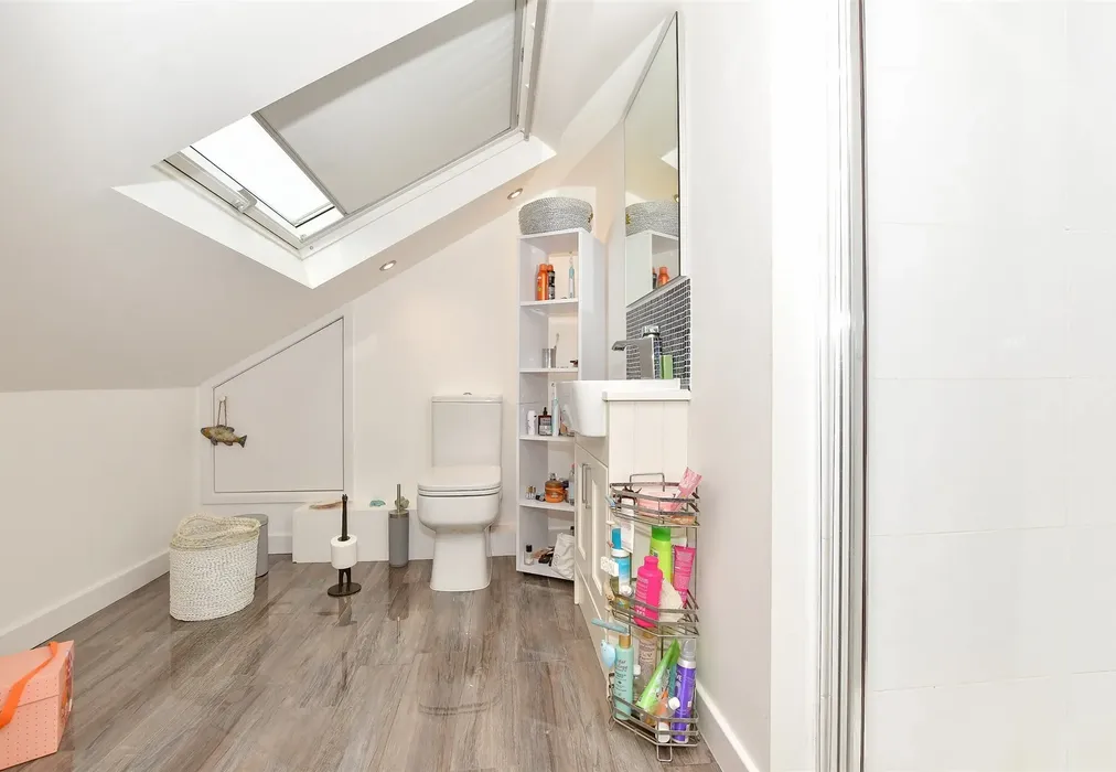En-Suite Shower Room - Birling Drive, Tunbridge Wells, Kent - Wards of Kent