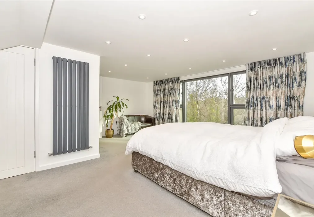 Bedroom 1 - Birling Drive, Tunbridge Wells, Kent - Wards of Kent