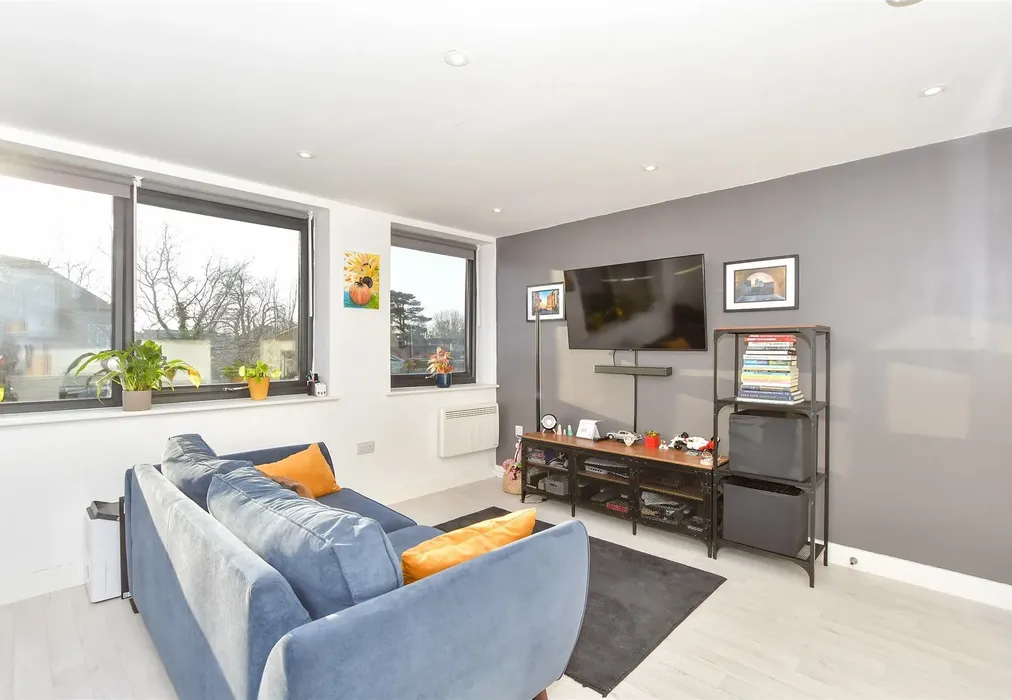 Lounge/Kitchen - Leigh Road, Havant, Hampshire - Wards of Kent