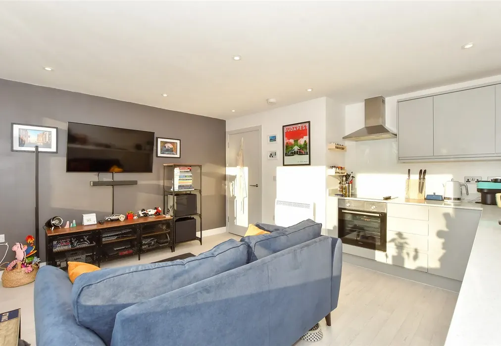 Lounge/Kitchen - Leigh Road, Havant, Hampshire - Wards of Kent