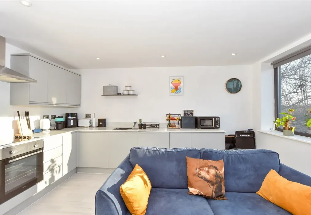 Lounge/Kitchen - Leigh Road, Havant, Hampshire - Wards of Kent