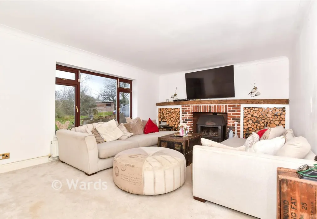 Lounge - Fairbourne Lane, Harrietsham, Maidstone, Kent - Wards of Kent