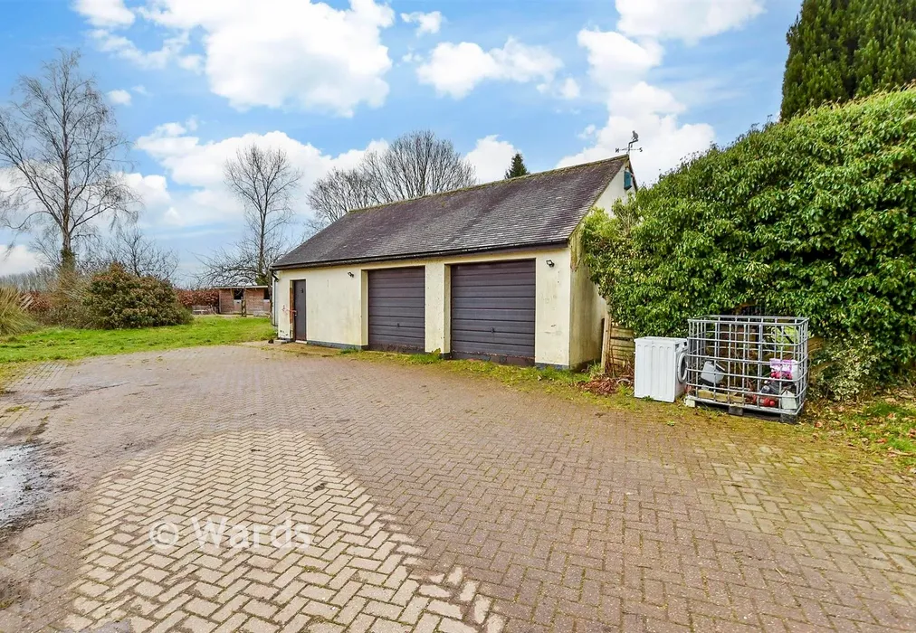 Garage - Fairbourne Lane, Harrietsham, Maidstone, Kent - Wards of Kent