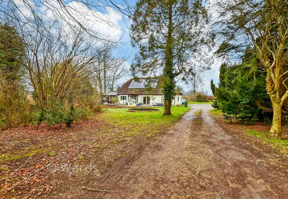 Driveway/Parking - Fairbourne Lane, Harrietsham, Maidstone, Kent - Wards of Kent