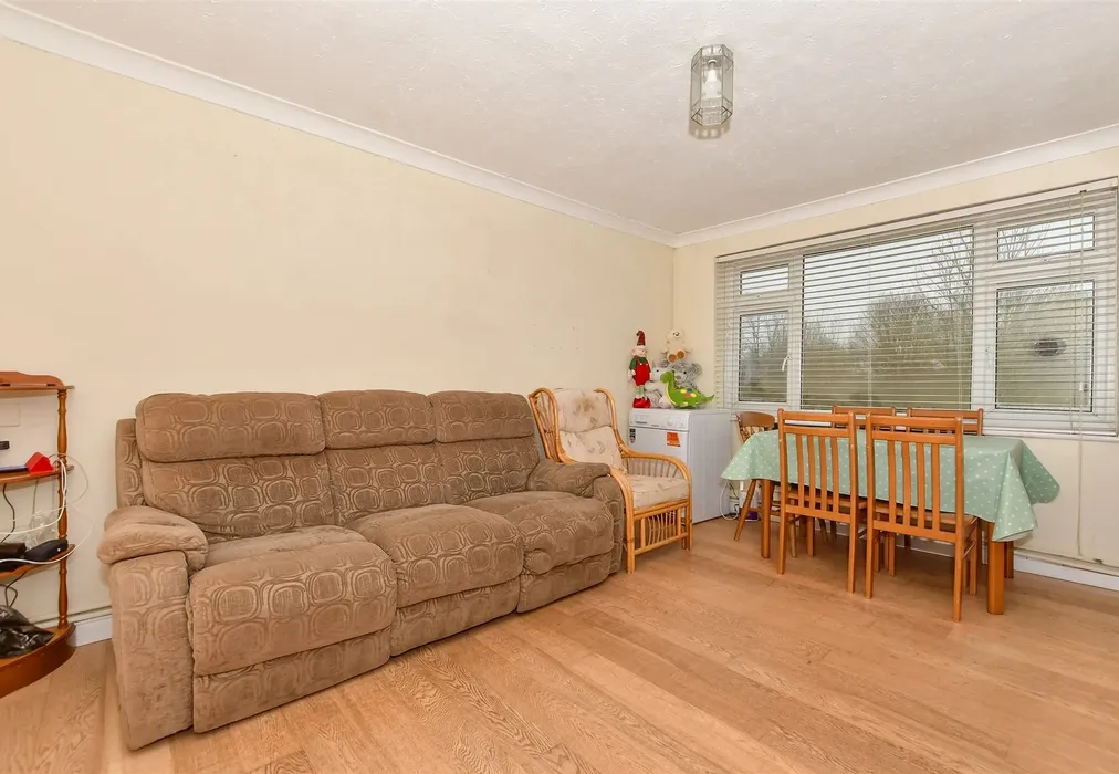 Lounge - Roseholme, Maidstone, Kent - Wards of Kent