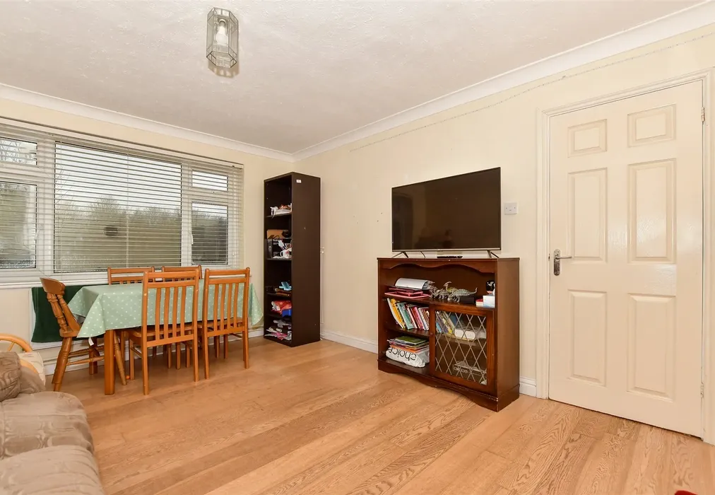 Lounge - Roseholme, Maidstone, Kent - Wards of Kent