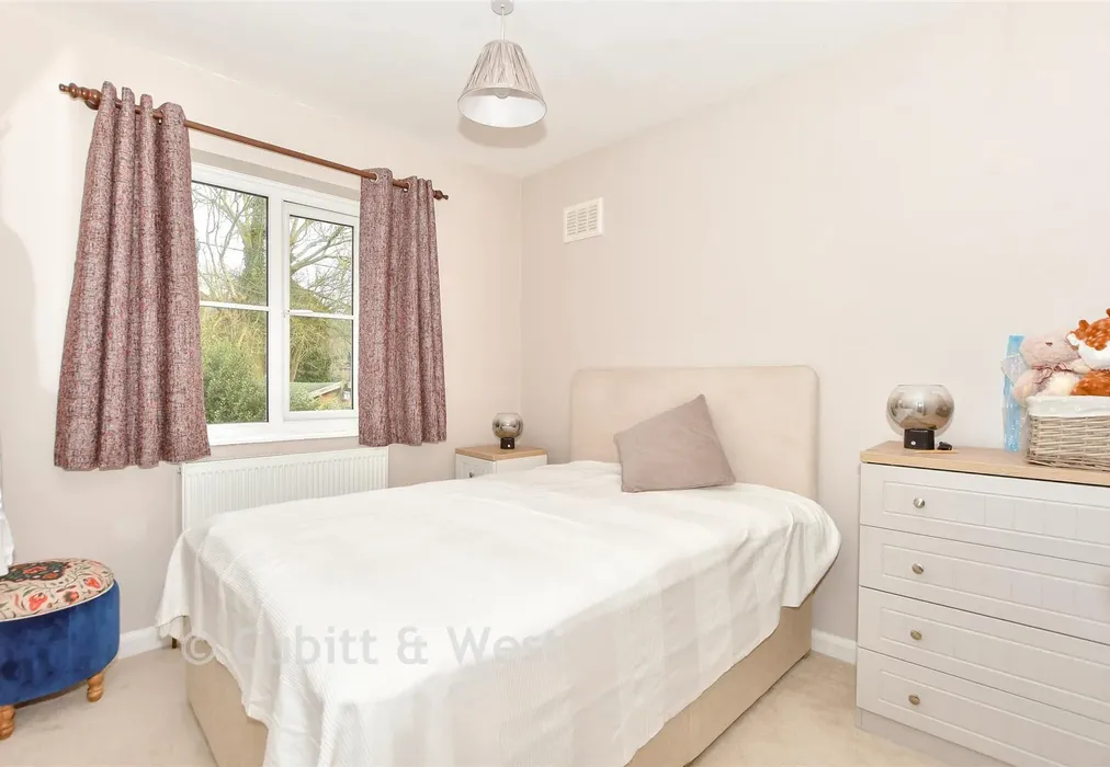 Bedroom 3 - Houghton Lane, Bury, Pulborough, West Sussex - Wards of Kent