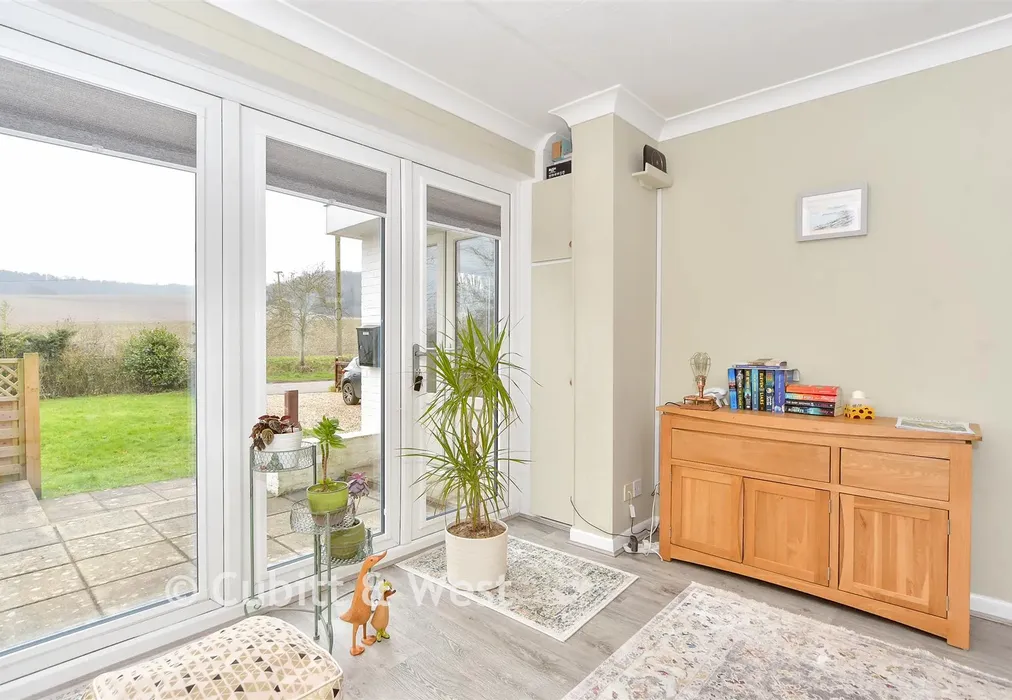 Lounge - Houghton Lane, Bury, Pulborough, West Sussex - Wards of Kent
