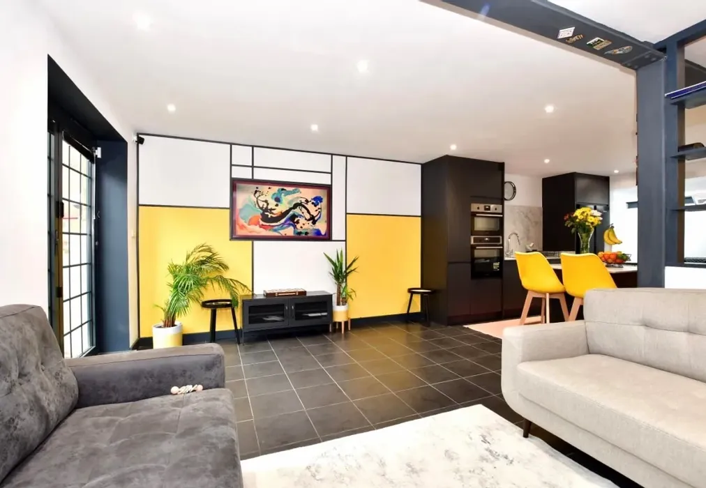 Lounge - Caroline Square, Margate, Kent - Wards of Kent