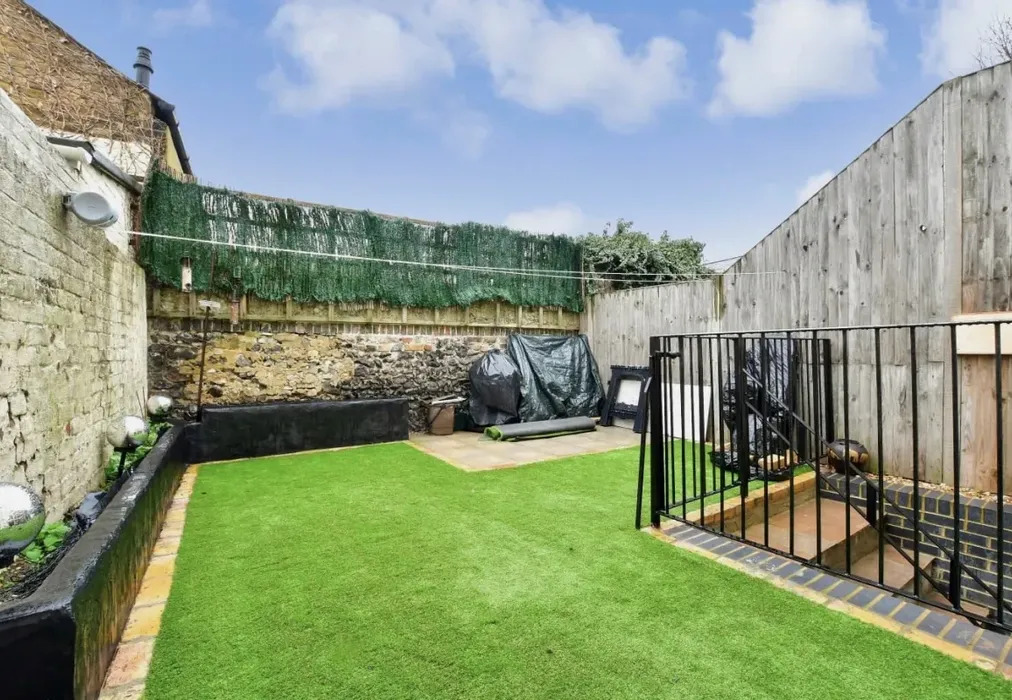 Garden - Caroline Square, Margate, Kent - Wards of Kent
