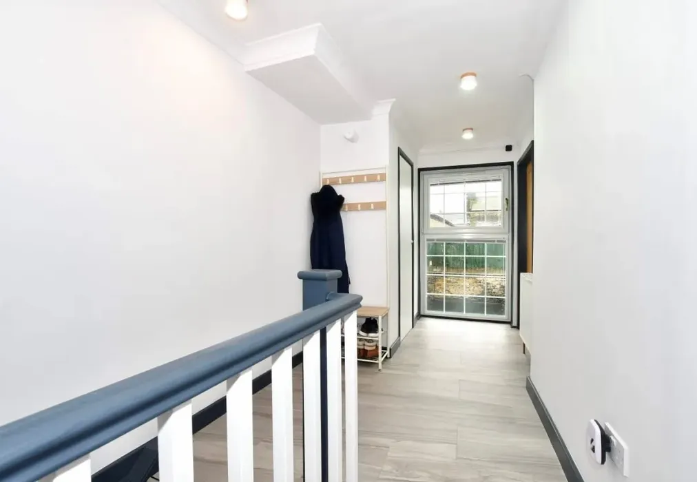 Hallway - Caroline Square, Margate, Kent - Wards of Kent