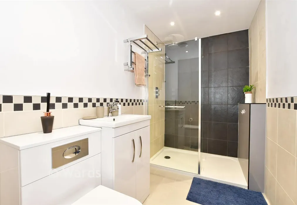 Shower Room - Caroline Square, Margate, Kent - Wards of Kent