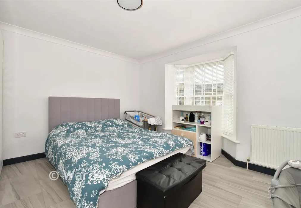 Bedroom 1 - Caroline Square, Margate, Kent - Wards of Kent
