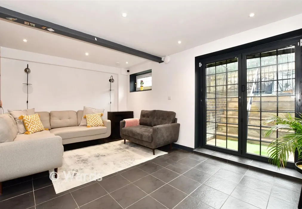 Lounge - Caroline Square, Margate, Kent - Wards of Kent