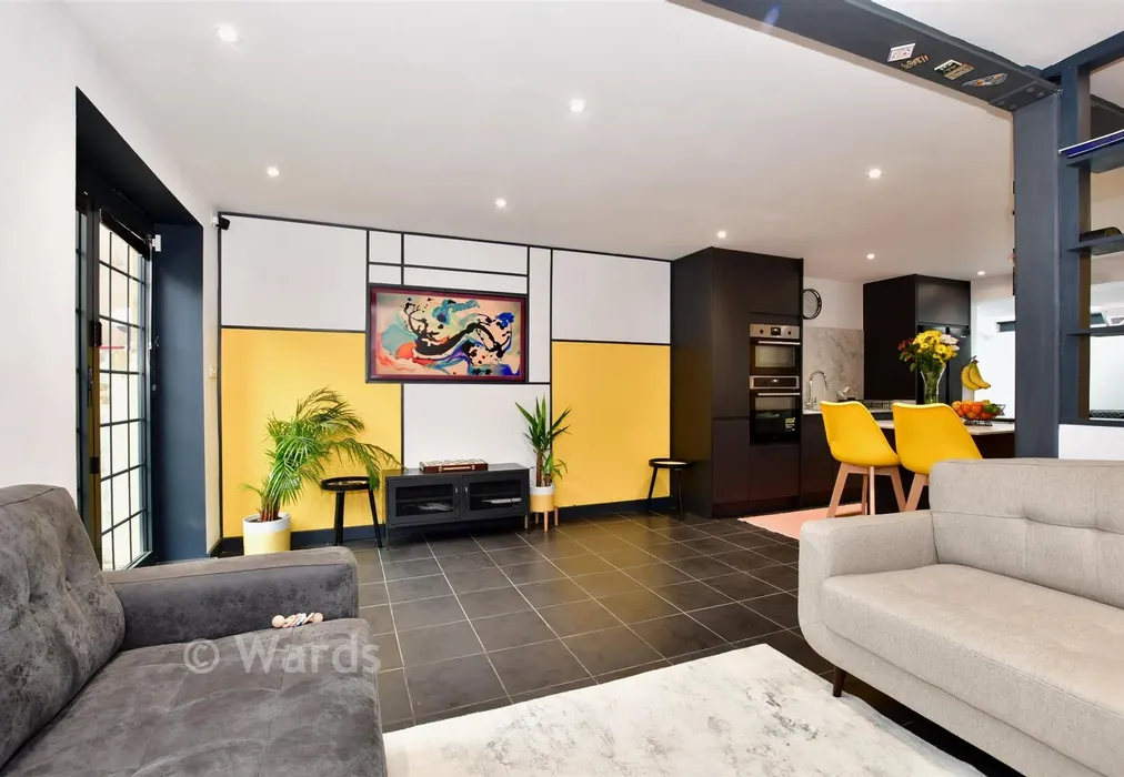 Lounge - Caroline Square, Margate, Kent - Wards of Kent
