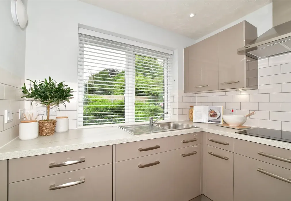 Kitchen - Garland Road, East Grinstead, West Sussex - Wards of Kent