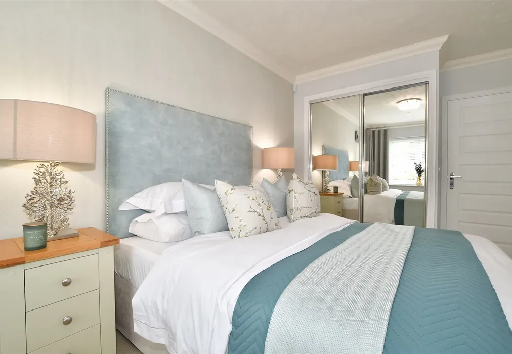 Bedroom - Garland Road, East Grinstead, West Sussex - Wards of Kent