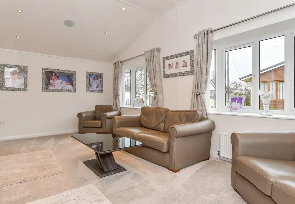Lounge - Maidstone Road, Staplehurst, Kent - Wards of Kent