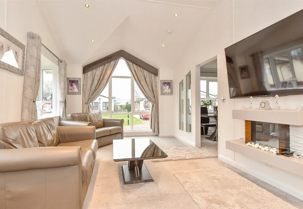Lounge - Maidstone Road, Staplehurst, Kent - Wards of Kent