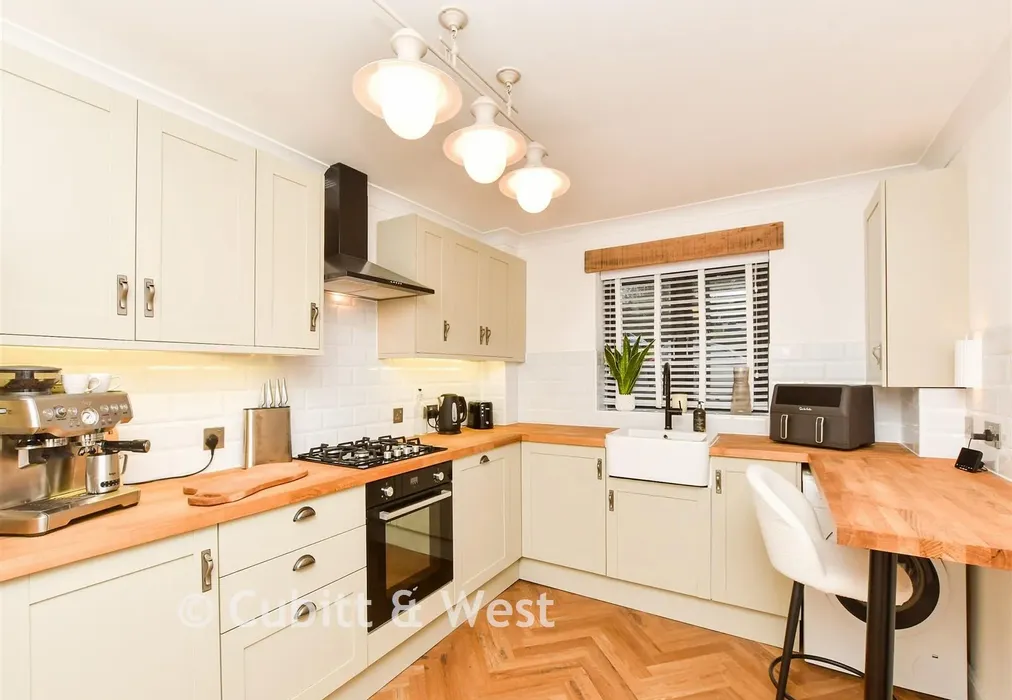 Kitchen - Harrowlands Park, Dorking, Surrey - Wards of Kent
