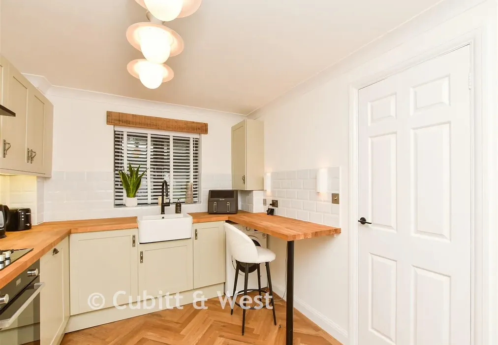 Kitchen - Harrowlands Park, Dorking, Surrey - Wards of Kent